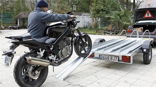 Remolques: cómo transportar la moto