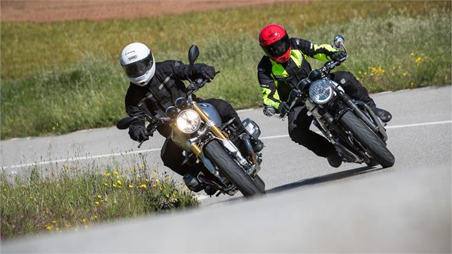 BMW R nineT vs Triumph Thruxton 2017