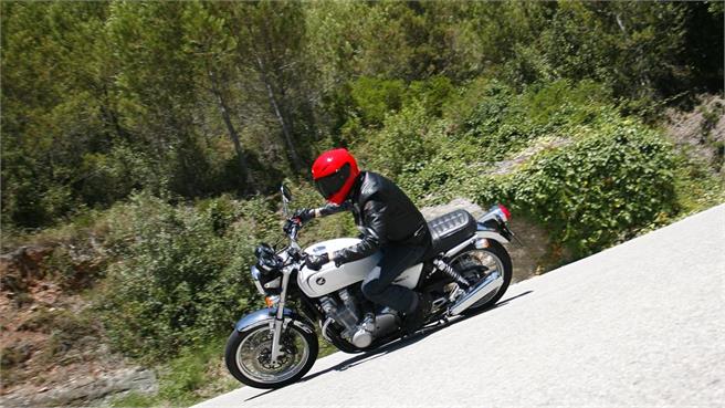 BMW R nineT vs Honda CB 1100EX