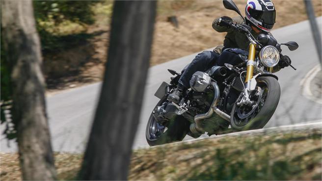 BMW R nineT vs Honda CB 1100EX