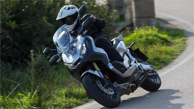 Honda X-ADV: Más que moto y que scooter 656x369cut