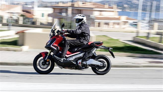 Honda X-ADV: Más que moto y que scooter 656x369cut