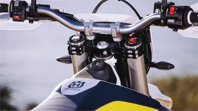 Husqvarna 701 Enduro y Supermoto