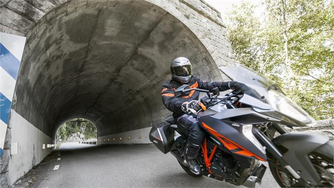 KTM 1290 Super Duke GT 2016