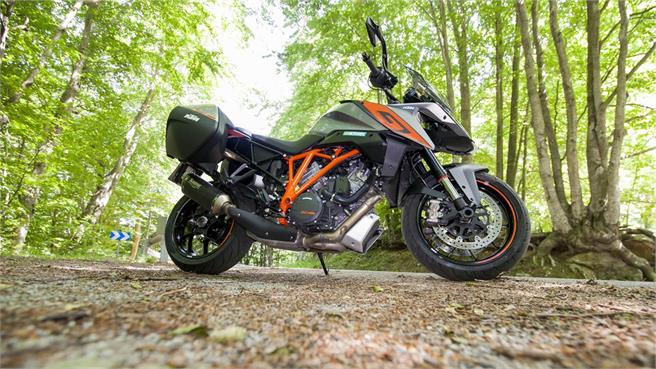 KTM 1290 Super Duke GT 2016
