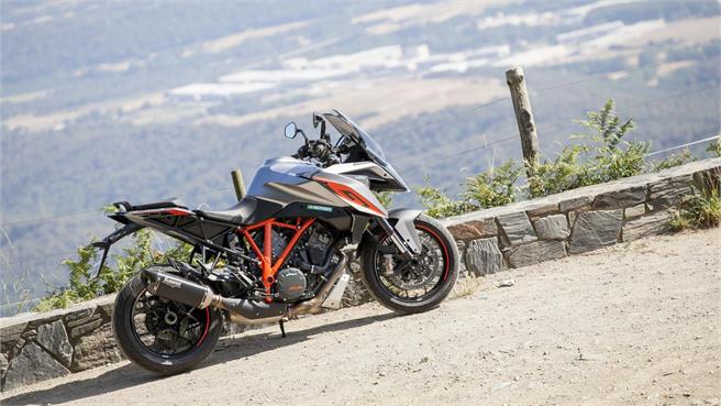 KTM 1290 Super Duke GT 2016