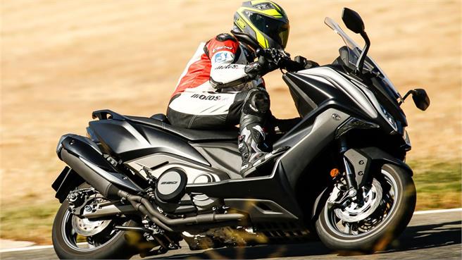 Kymco AK550: Firme apuesta