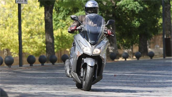 Kymco Grand Dink 125: Más lujo