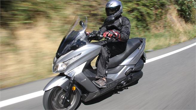 Kymco Grand Dink 125: Más lujo