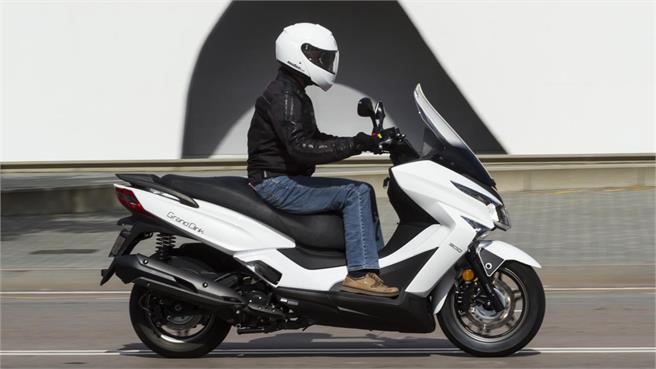 Kymco Grand Dink 300: más por menos