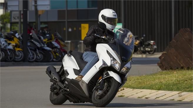 Kymco Grand Dink 300: más por menos