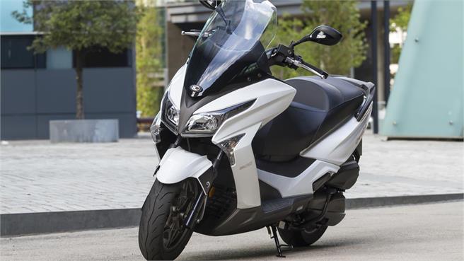 Kymco Grand Dink 300: más por menos