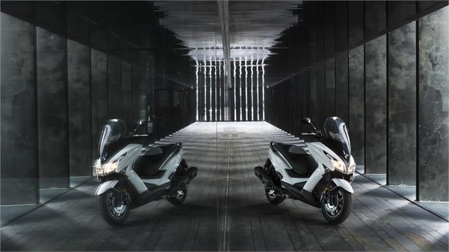 Kymco Grand Dink 300: más por menos