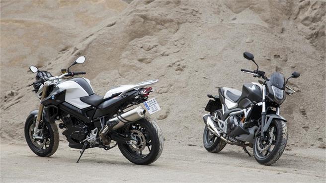 Comparativo Naked Twin de peso medio