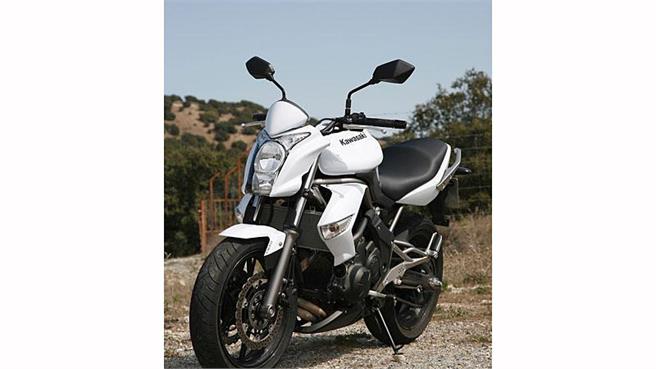 Suzuki Gladius VS Kawasaki ER-6n