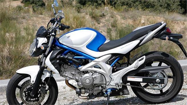 Suzuki Gladius VS Kawasaki ER-6n
