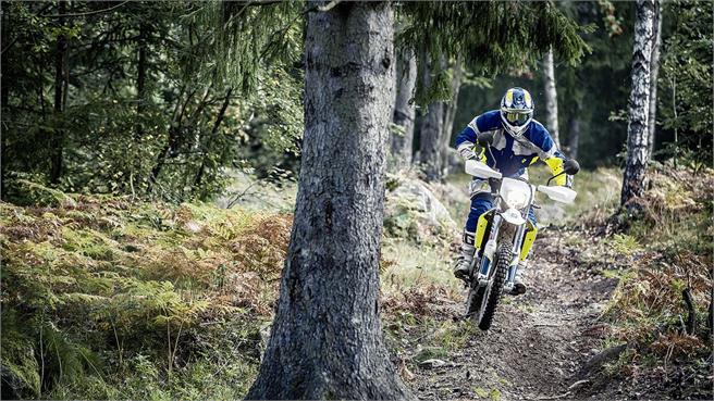 Husqvarna 701 Enduro y Supermoto
