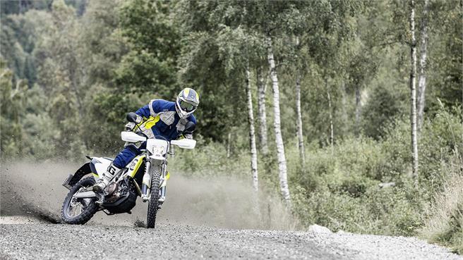 Husqvarna 701 Enduro y Supermoto