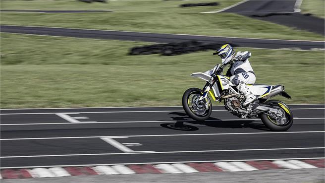 Husqvarna 701 Enduro y Supermoto