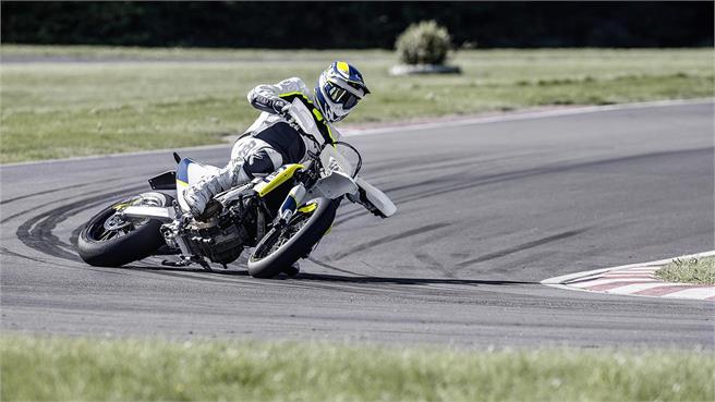 Husqvarna 701 Enduro y Supermoto