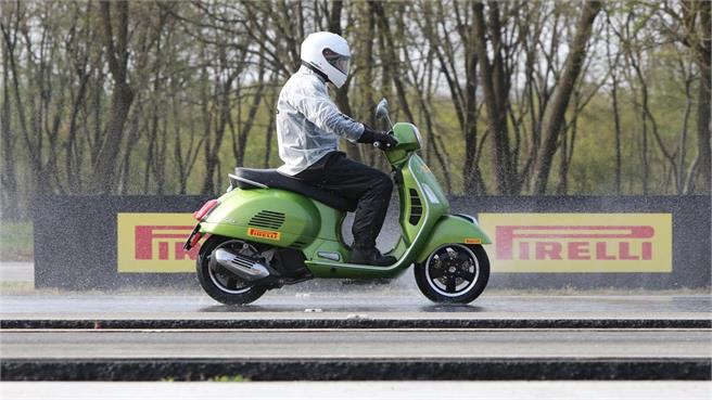 Pirelli Angel y Diablo Rosso Scooter