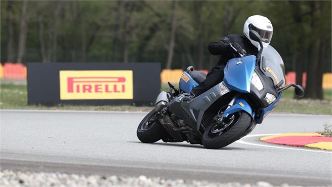 Pirelli Angel y Diablo Rosso Scooter