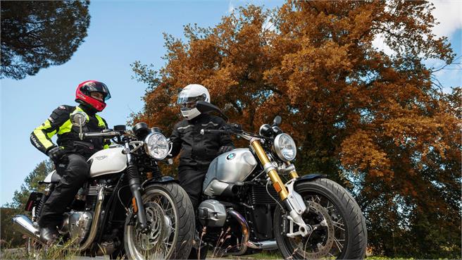 BMW R nineT vs Triumph Thruxton 2017