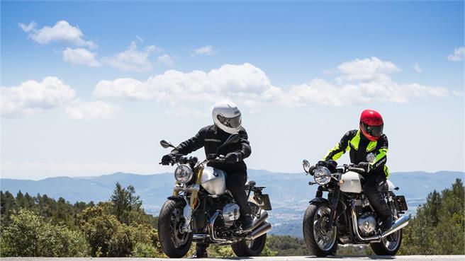 BMW R nineT vs Triumph Thruxton 2017