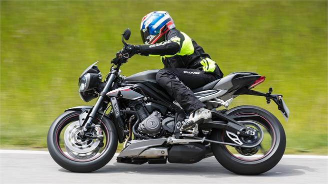 Yamaha MT-09 vs. Triumph Street Triple R