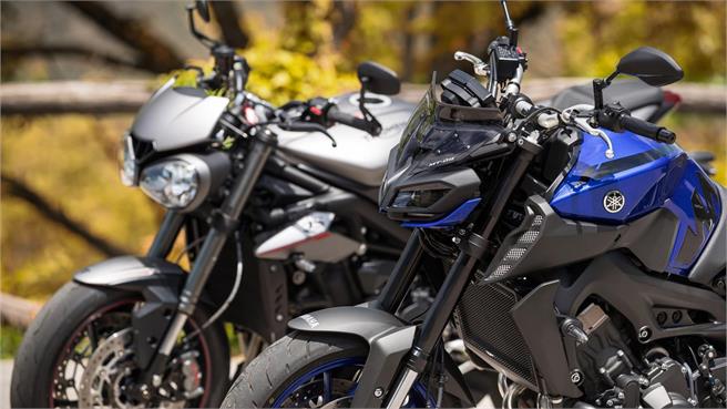Yamaha MT-09 vs. Triumph Street Triple R
