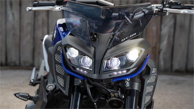 Yamaha MT-09 vs. Triumph Street Triple R