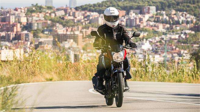 Yamaha YS125: Aspiraciones moteras