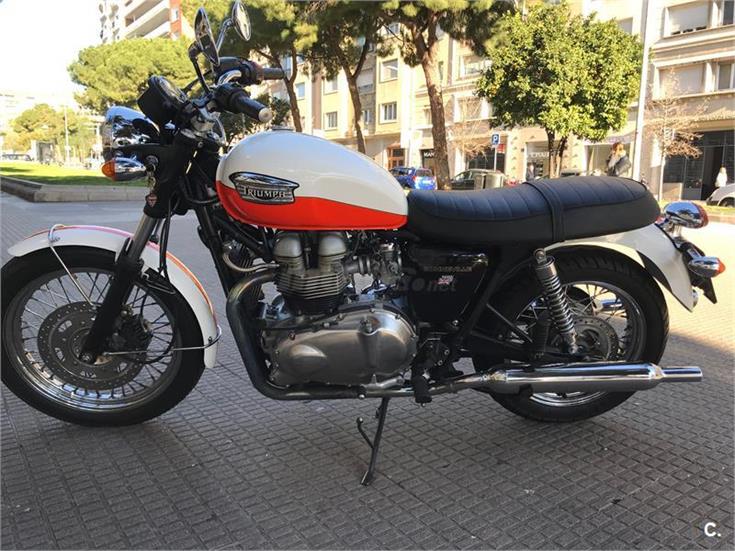 Triumph Bonneville 900 790 De Color Naranja Y Blanca Del Año 2005