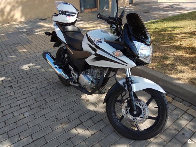 HONDA cbf 125 125 de color Blanco del año 2013 con 14500km ...