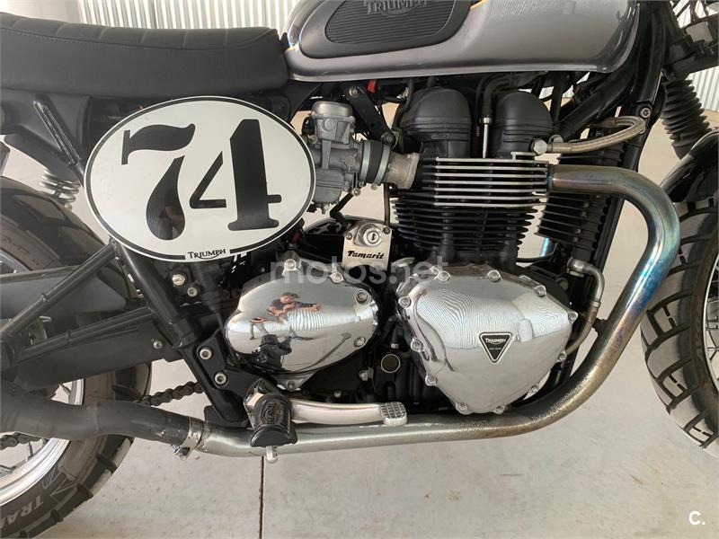 TRIUMPH BONNEVILLE 900