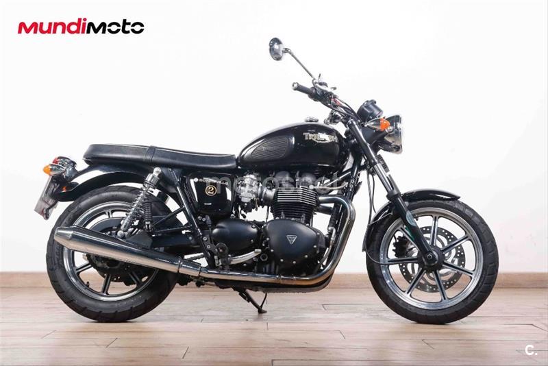 TRIUMPH BONNEVILLE 900