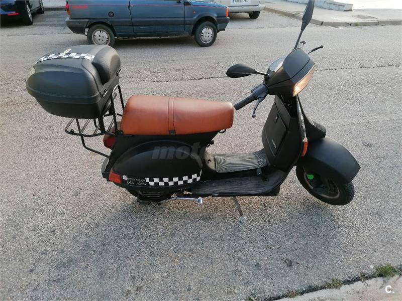 Beige Vespa PX P200E used, fuel Petrol and Manual gearbox, 7.100 Km - 5.600  €