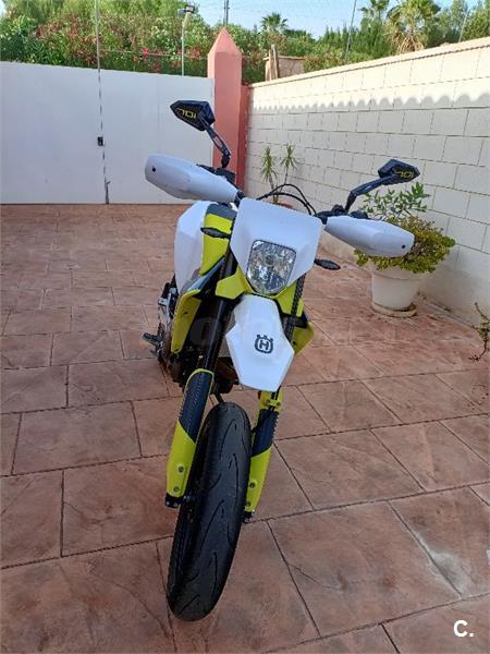 HUSQVARNA 701 Supermoto