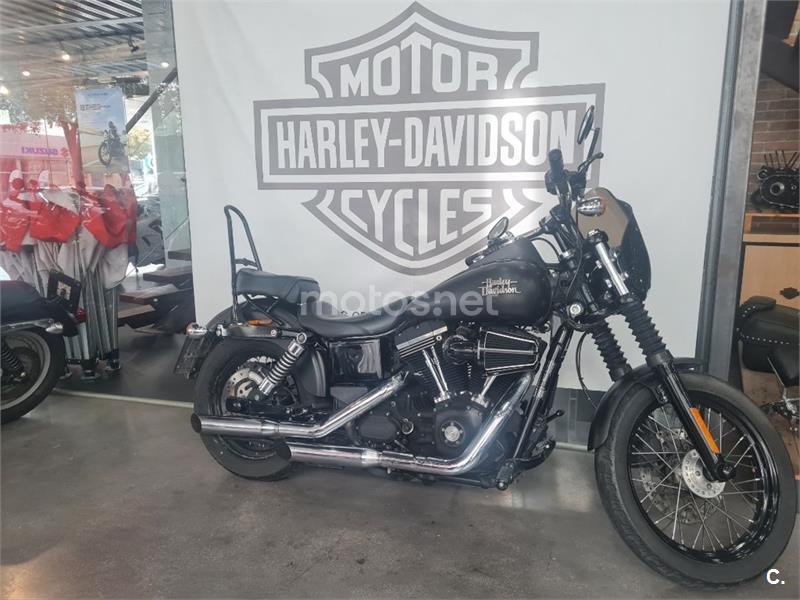 HARLEY DAVIDSON Dyna Street Bob