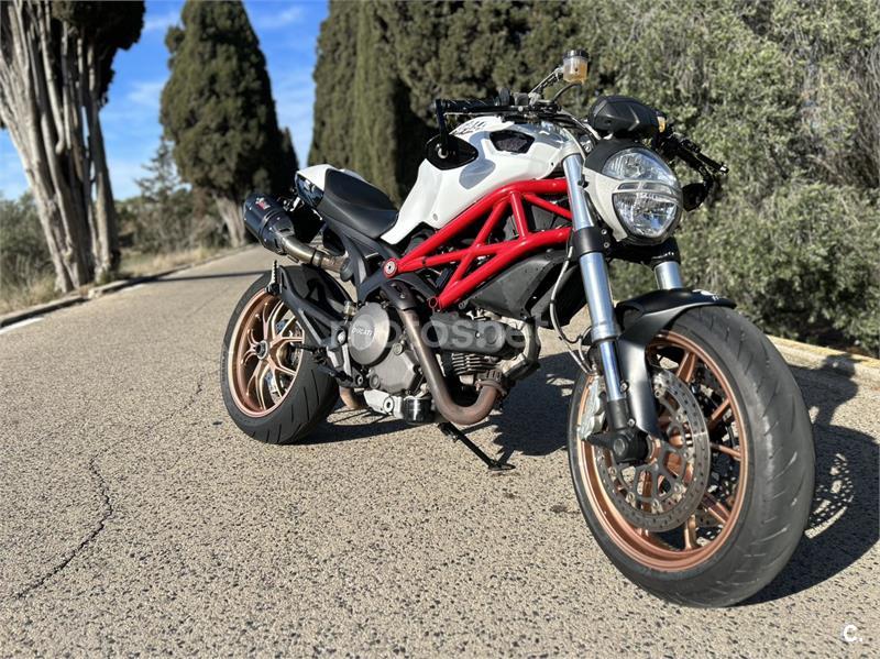 DUCATI MONSTER 696+ ABS