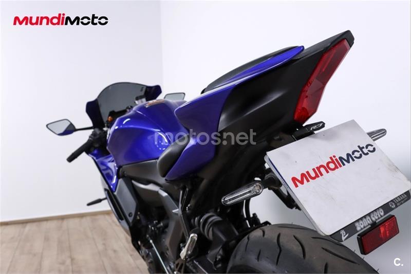 YAMAHA R7