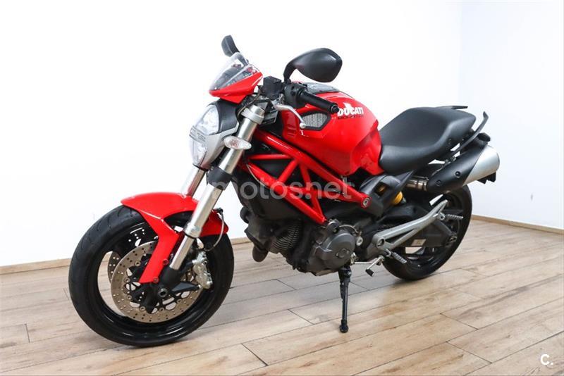 DUCATI MONSTER 696