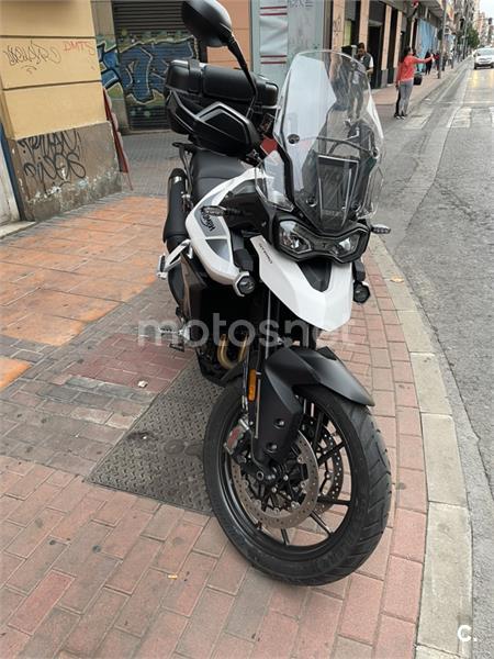 TRIUMPH TIGER 900