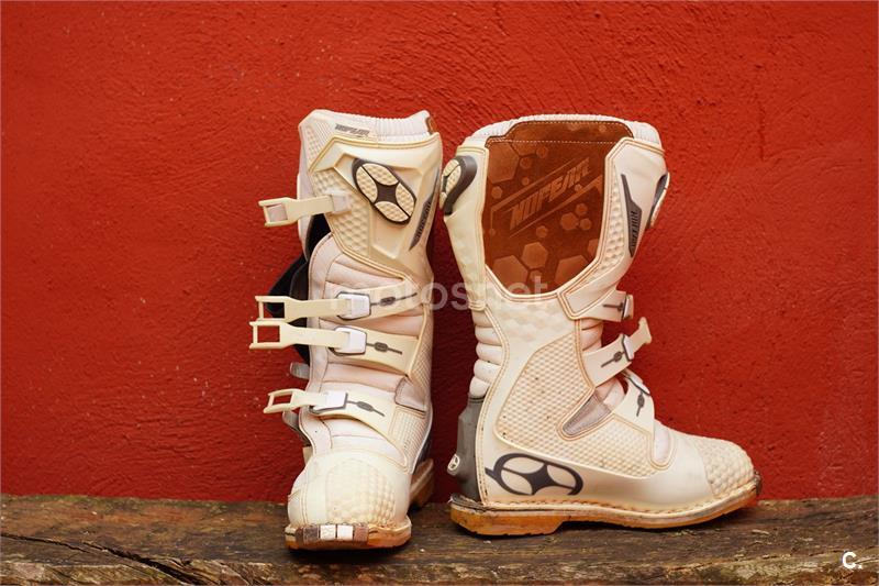 botas enduro de segunda mano por 100 EUR en Valladolid en WALLAPOP