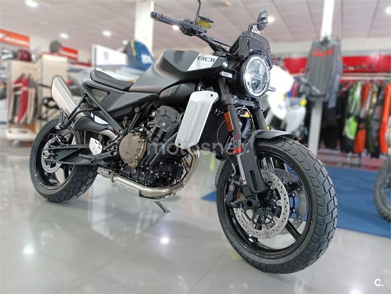 HUSQVARNA Svartpilen 801 Versión 2024