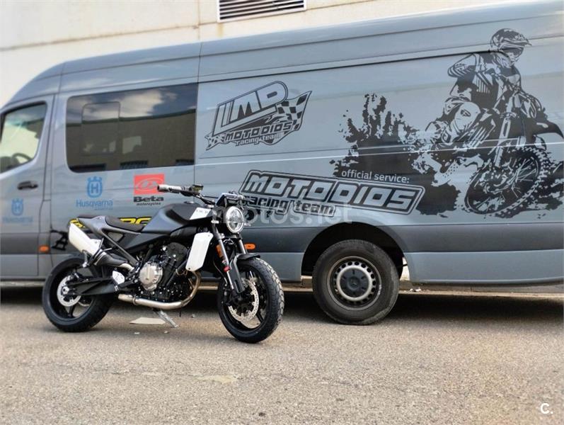 HUSQVARNA Svartpilen 801 Versión 2024