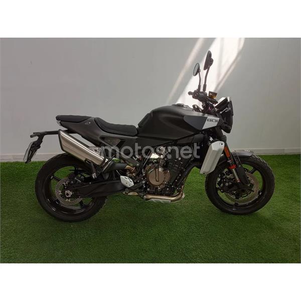 HUSQVARNA Svartpilen 801