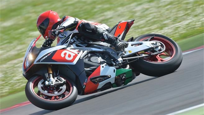 Aprilia RSV4 RR y RF