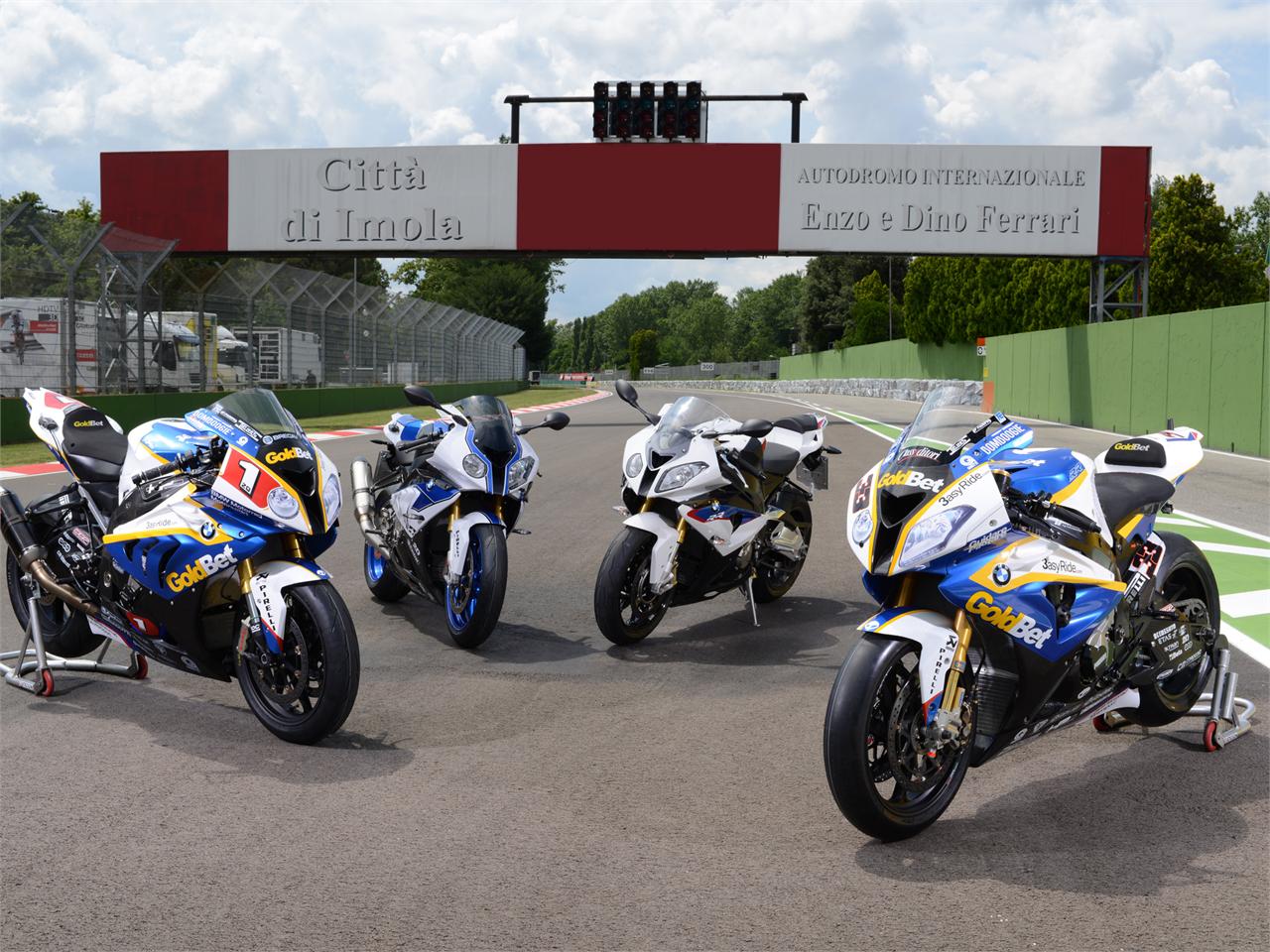 BMW S1000RR vs HP4 SBK Noticias
