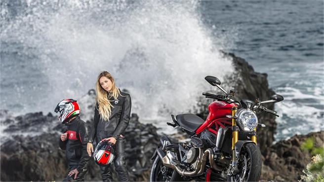 Ducati Monster 1200 S